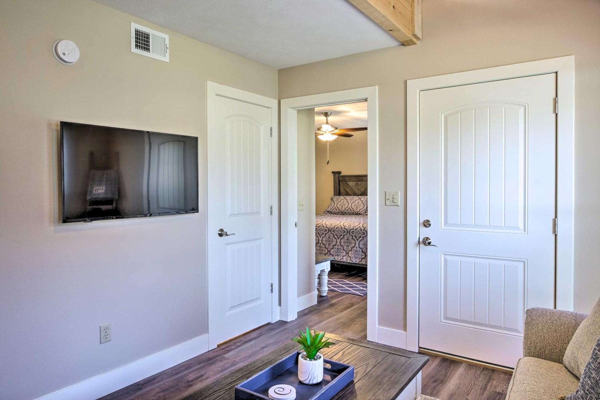 The Cozy Cottage With Lake Taneycomo Access! 브랜슨 외부 사진