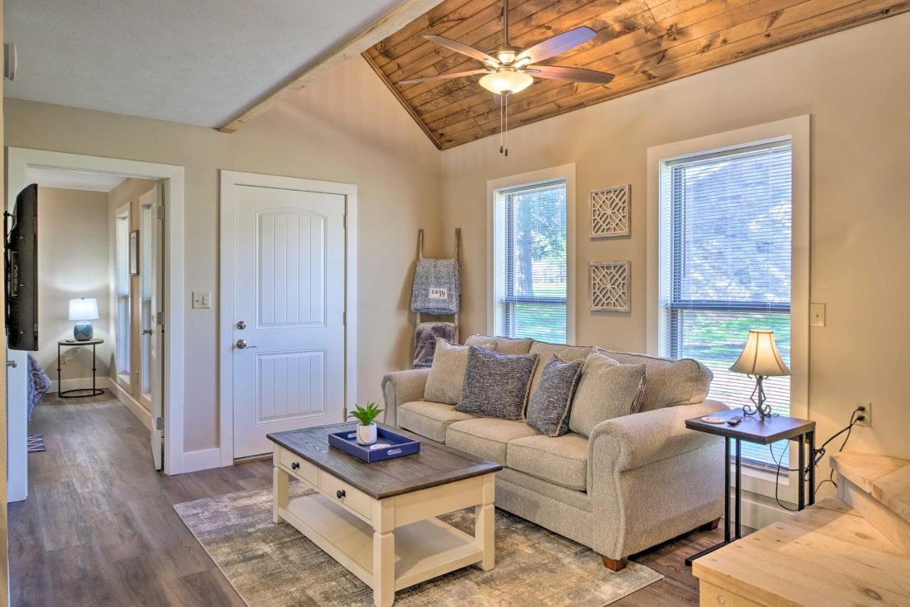 The Cozy Cottage With Lake Taneycomo Access! 브랜슨 외부 사진