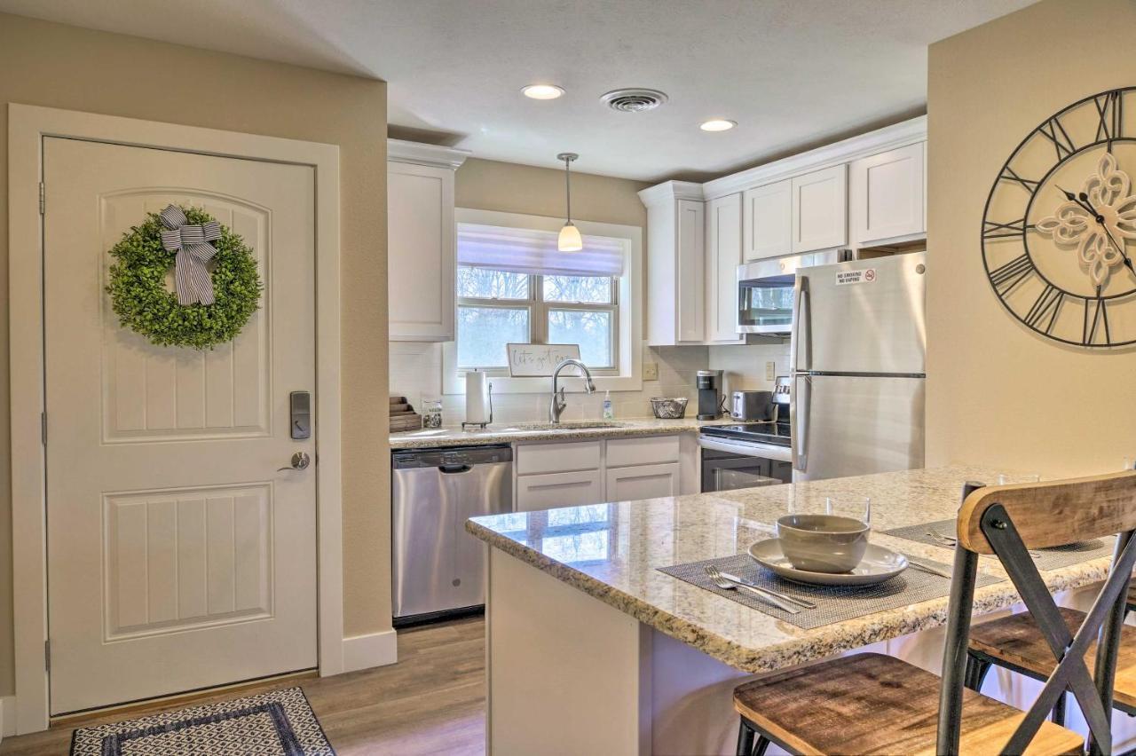 The Cozy Cottage With Lake Taneycomo Access! 브랜슨 외부 사진