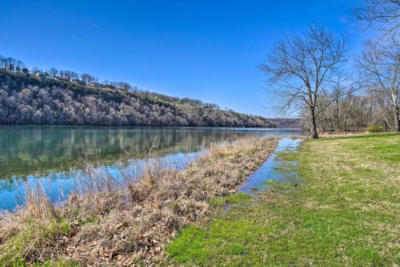 The Cozy Cottage With Lake Taneycomo Access! 브랜슨 외부 사진