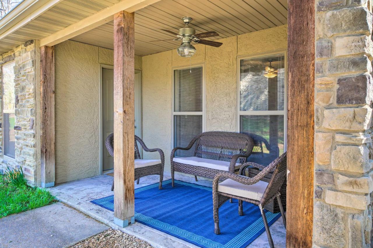 The Cozy Cottage With Lake Taneycomo Access! 브랜슨 외부 사진