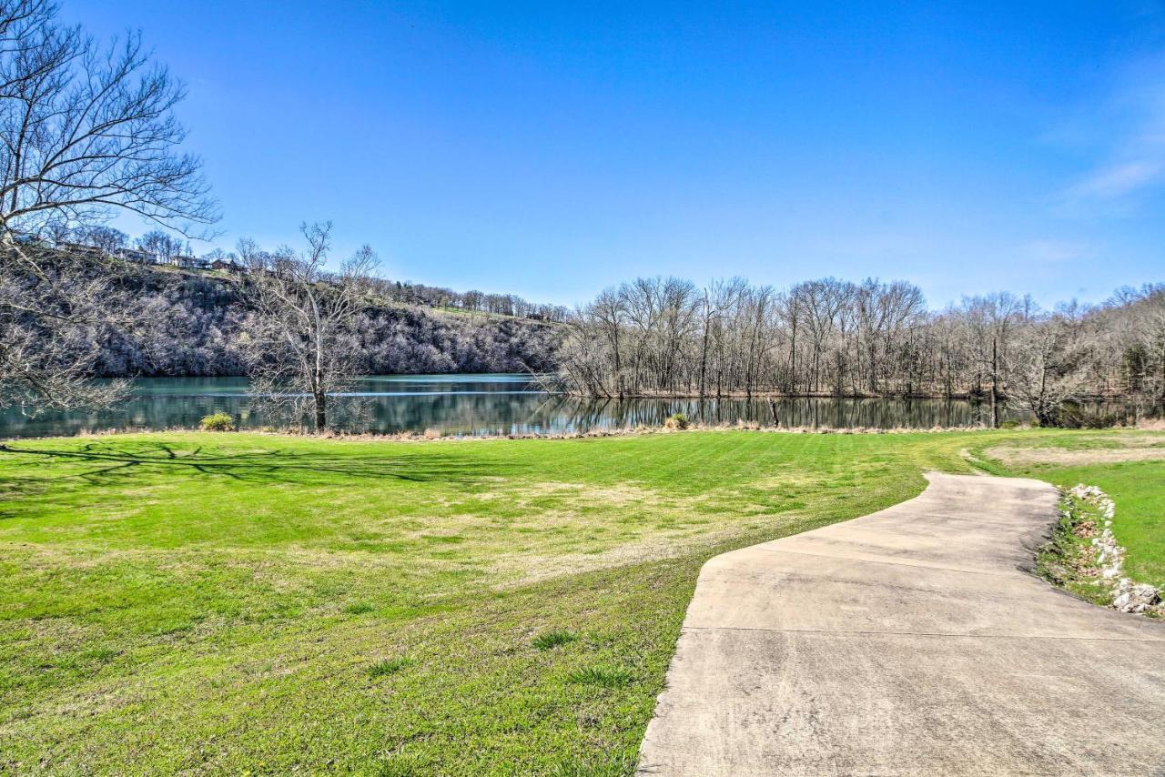 The Cozy Cottage With Lake Taneycomo Access! 브랜슨 외부 사진
