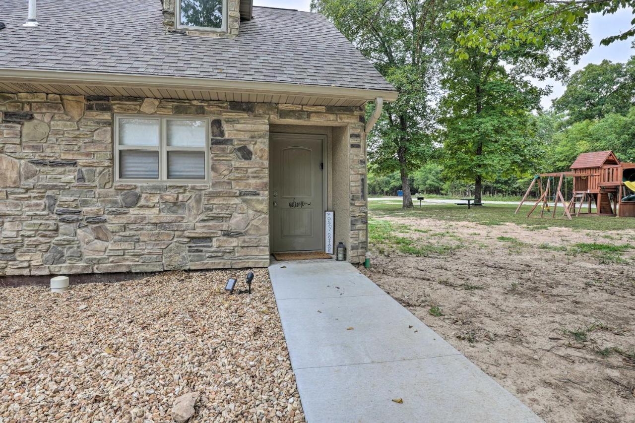 The Cozy Cottage With Lake Taneycomo Access! 브랜슨 외부 사진
