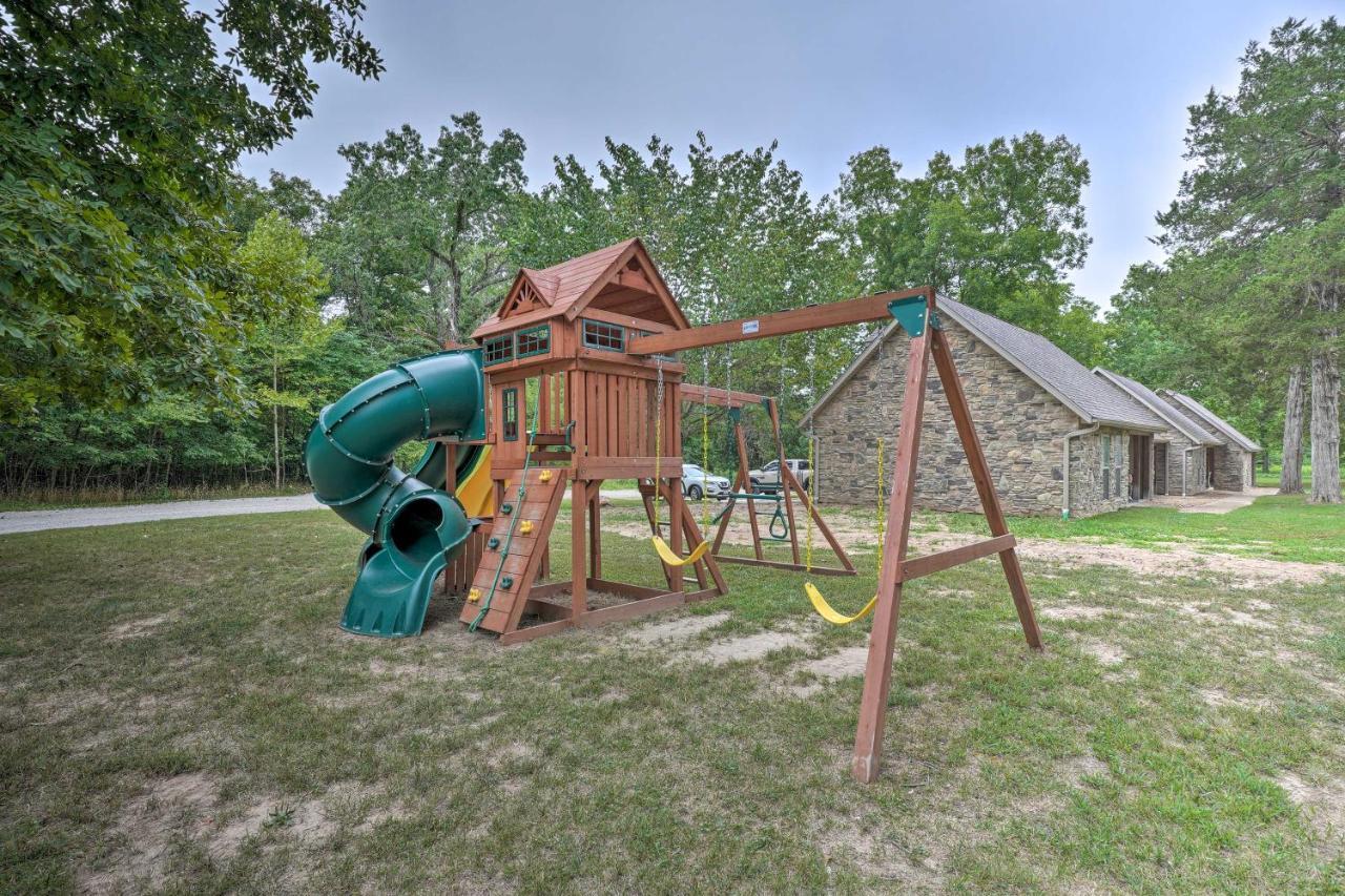 The Cozy Cottage With Lake Taneycomo Access! 브랜슨 외부 사진