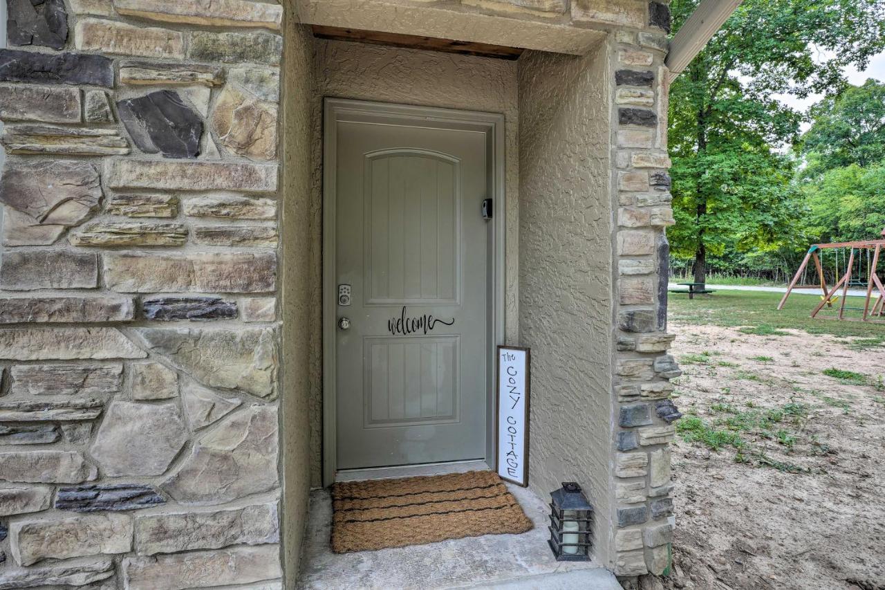 The Cozy Cottage With Lake Taneycomo Access! 브랜슨 외부 사진